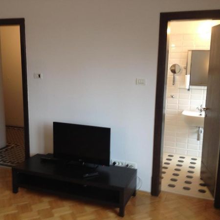 Central Studio Across From Intercontinental Bukarest Kültér fotó